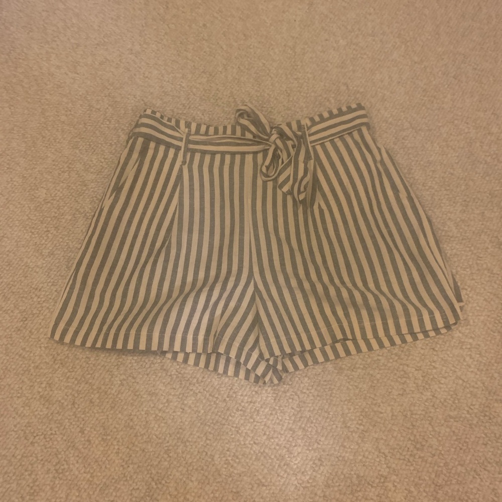 New! Angie tan/gry tie waist shorts w/pockets sz L